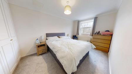 2 bedroom Flat to let in Heath Road, Haywards Heath, RH16