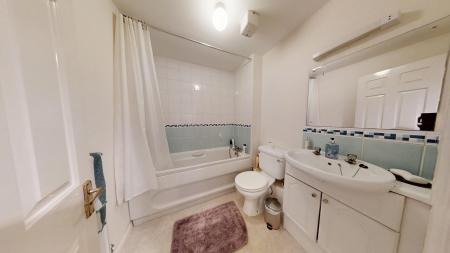 2 bedroom Flat to let in Heath Road, Haywards Heath, RH16