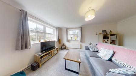 2 bedroom Flat to let in Heath Road, Haywards Heath, RH16