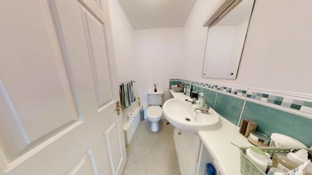 2 bedroom Flat to let in Heath Road, Haywards Heath, RH16