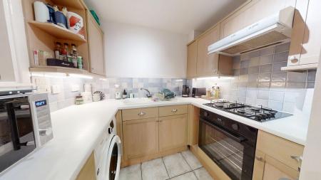 2 bedroom Flat to let in Heath Road, Haywards Heath, RH16