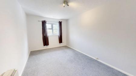 1 bedroom Flat to let in Walnut Park, Haywards Heath, RH16