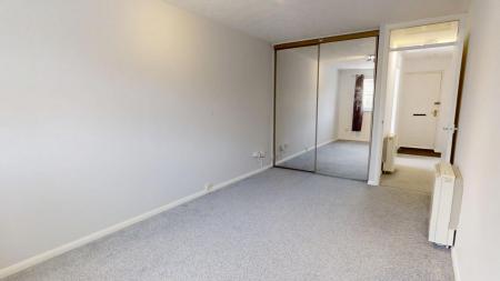 1 bedroom Flat to let in Walnut Park, Haywards Heath, RH16
