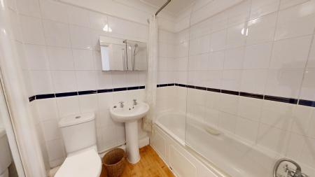 1 bedroom Flat to let in Great Heathmead, Haywards Heath, RH16