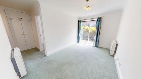1 bedroom Flat to let in Great Heathmead, Haywards Heath, RH16
