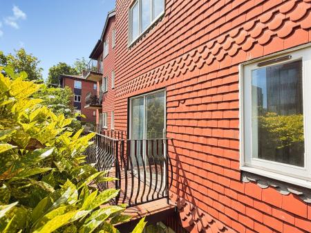 1 bedroom Flat to let in Great Heathmead, Haywards Heath, RH16