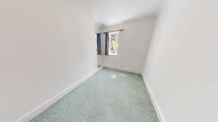 1 bedroom Flat to let in Great Heathmead, Haywards Heath, RH16