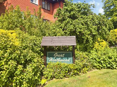 1 bedroom Flat to let in Great Heathmead, Haywards Heath, RH16