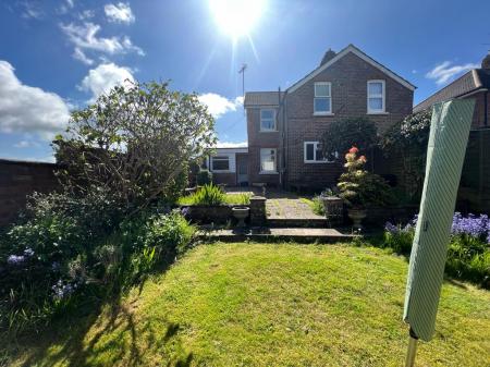 2 bedroom Semi-detached house to let in Western Road, Haywards Heath, RH16