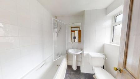 2 bedroom Flat to let in Pelham Road, Lindfield, RH16