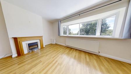 3 bedroom Flat to let in South Road, Haywards Heath, RH16