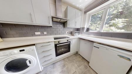 1 bedroom Flat to let in Perrymount Road, Haywards Heath, RH16