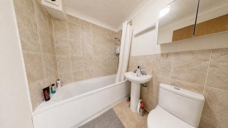 1 bedroom Flat to let in Perrymount Road, Haywards Heath, RH16
