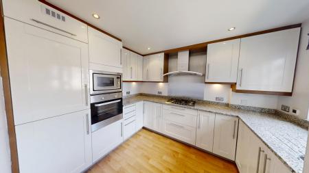 3 bedroom End of terrace house to let in Wheatsheaf Close
