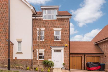 Trubwick Avenue, Haywards Heath, RH16