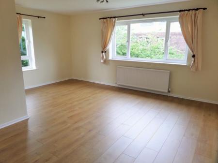 2 bedroom Flat to let in Iona Way, Haywards Heath, RH16