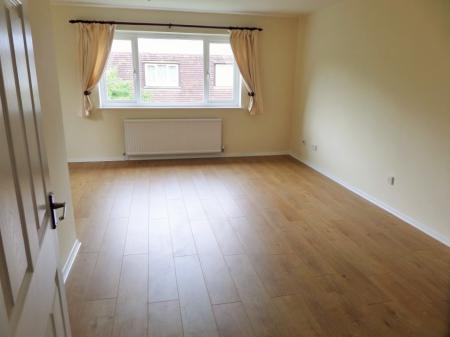 2 bedroom Flat to let in Iona Way, Haywards Heath, RH16