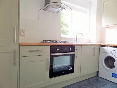 2 bedroom Flat to let in Iona Way, Haywards Heath, RH16