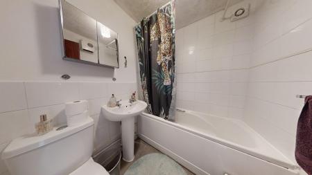 1 bedroom Flat to let in Heath Road, Haywards Heath, RH16