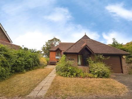 5 bedroom Detached house to let in Station Road, Horsted Keynes, RH17