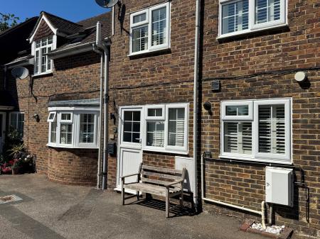 3 bedroom Cottage to let in Haywards Road, Haywards Heath, RH16