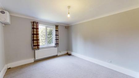 2 bedroom Flat to let in Paddockhall Road, Haywards Heath, RH16