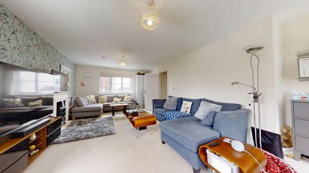4 bedroom Detached house to let in Cedar Avenue, Haywards Heath, RH16