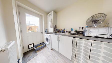 4 bedroom Detached house to let in Cedar Avenue, Haywards Heath, RH16