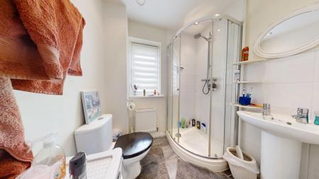 4 bedroom Detached house to let in Cedar Avenue, Haywards Heath, RH16