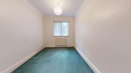 2 bedroom Flat to let in Great Heathmead, Haywards Heath, RH16