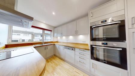 3 bedroom End of terrace house to let in Barnmead, Haywards Heath, RH16
