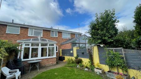 3 bedroom Terraced House to let in Rothley Chase, Haywards Heath, RH16