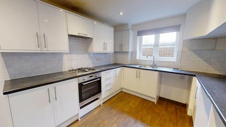 3 bedroom Flat to let in The Broadway, Haywards Heath, RH16