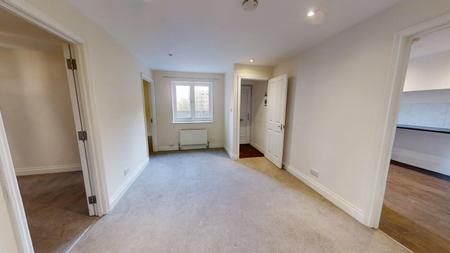 3 bedroom Flat to let in The Broadway, Haywards Heath, RH16