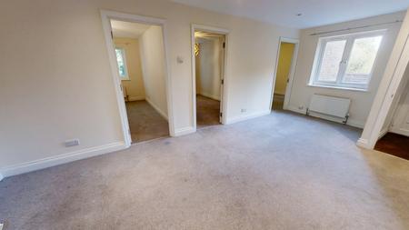 3 bedroom Flat to let in The Broadway, Haywards Heath, RH16