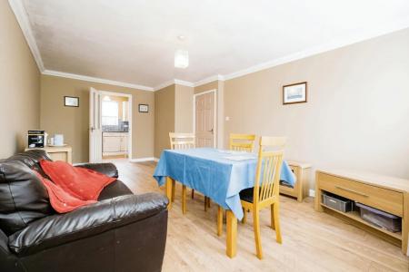 2 bedroom Flat to let in Causton Square, Essex, Dagenham, RM10