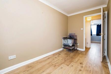 2 bedroom Flat to let in Causton Square, Essex, Dagenham, RM10