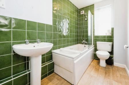 2 bedroom Flat to let in Causton Square, Essex, Dagenham, RM10