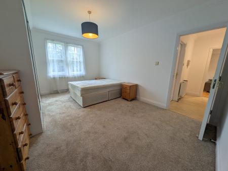 2 bedroom Flat to let in Exeter Road, Kilburn, London, NW2