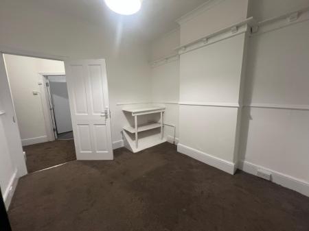 2 bedroom Flat to let in Stanhope Gardens, London, IG1