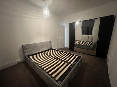 2 bedroom Flat to let in Stanhope Gardens, London, IG1