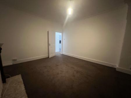 2 bedroom Flat to let in Stanhope Gardens, London, IG1