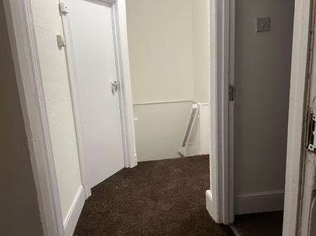 2 bedroom Flat to let in Stanhope Gardens, London, IG1