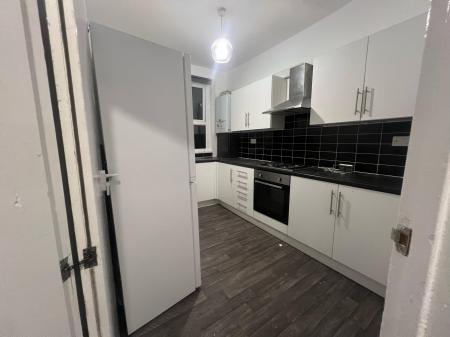 2 bedroom Flat to let in Stanhope Gardens, London, IG1