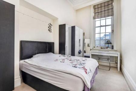 3 bedroom Flat for sale in Jenner Court