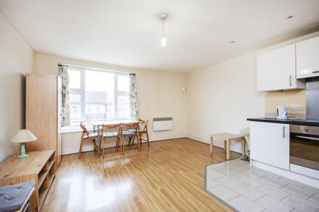 1 bedroom Studio flat for sale in Greyhound Hill, Hendon, NW4