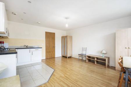1 bedroom Studio flat for sale in Greyhound Hill, Hendon, NW4