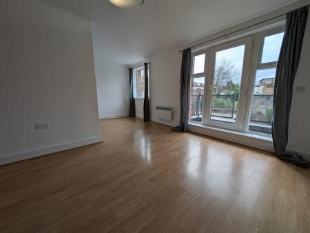 2 bedroom Flat for sale in Greyhound Hill, Hendon, NW4