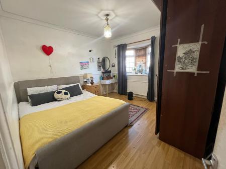 3 bedroom Ground floor flat for sale in Tudor Gardens, London, NW9