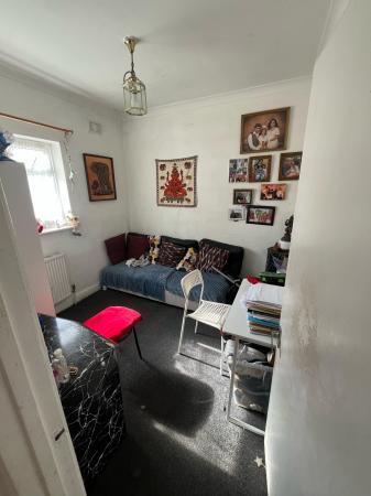 3 bedroom Ground floor flat for sale in Tudor Gardens, London, NW9